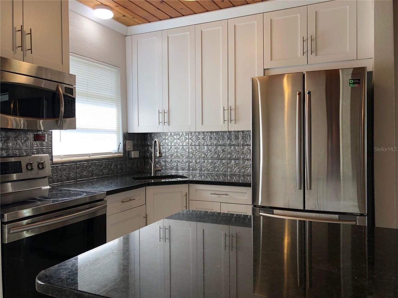 80 Beverly Cir - Photo 3 of 11