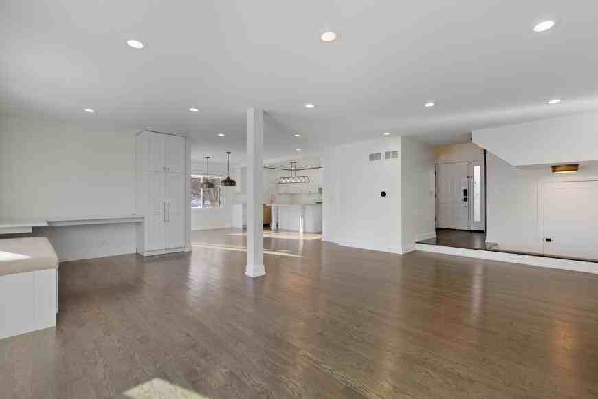 105 Yarrow Ct - Photo 3 of 10