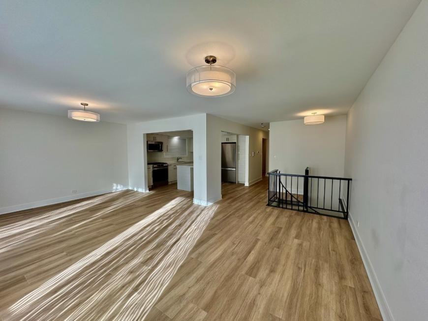 2740 W Farragut Ave - Photo 3 of 10