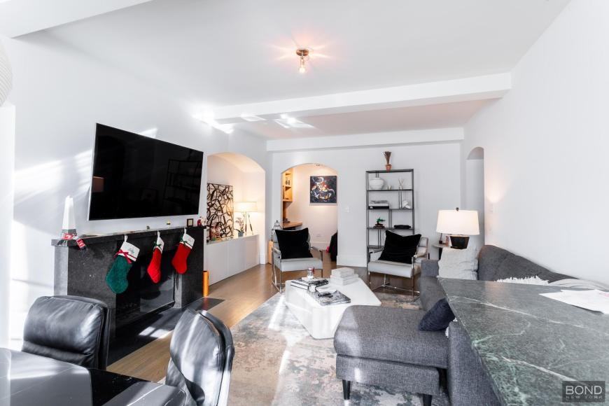 333 W 56th St - Photo 3 of 8