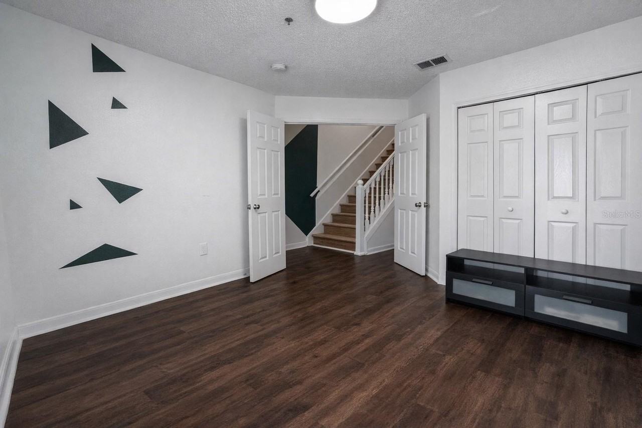 1645 Windsor Oak Ct - Photo 6 of 32