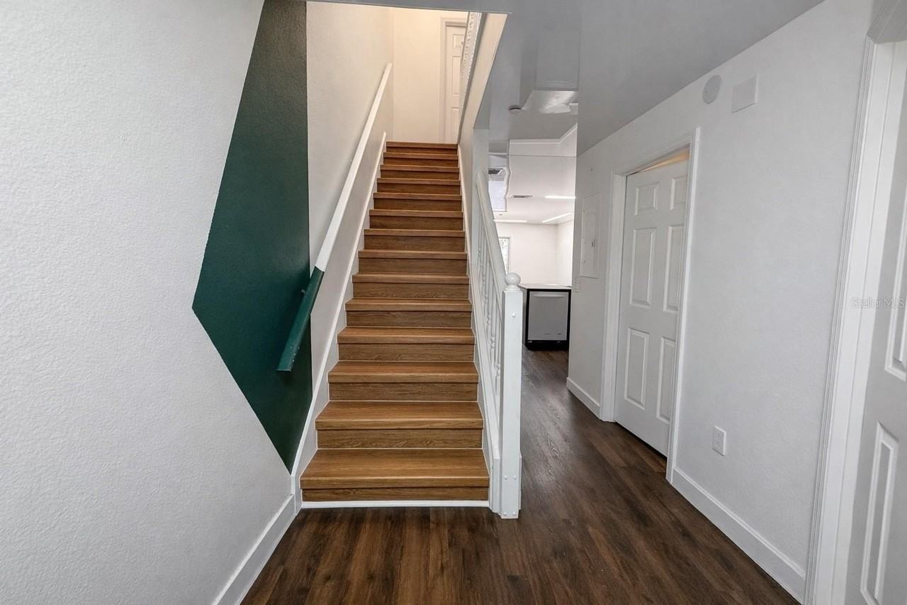 1645 Windsor Oak Ct - Photo 7 of 32