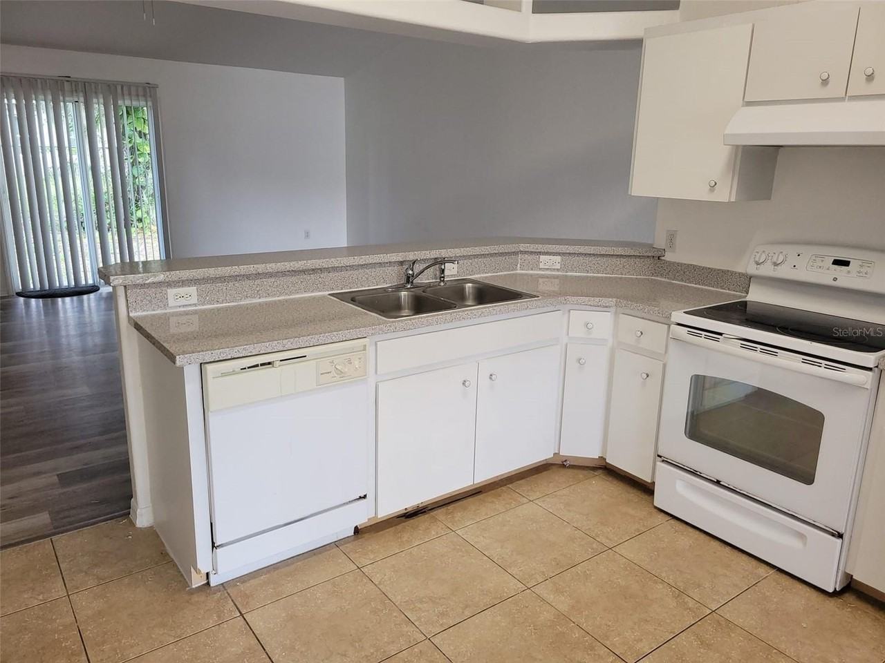 670 Reindeer Dr - Photo 3 of 14