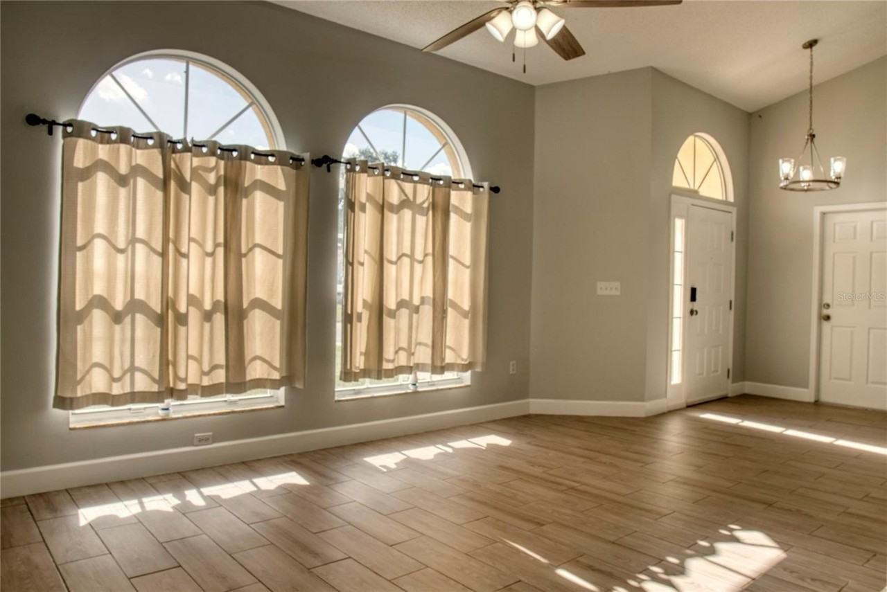 1447 Kingston Way - Photo 3 of 24