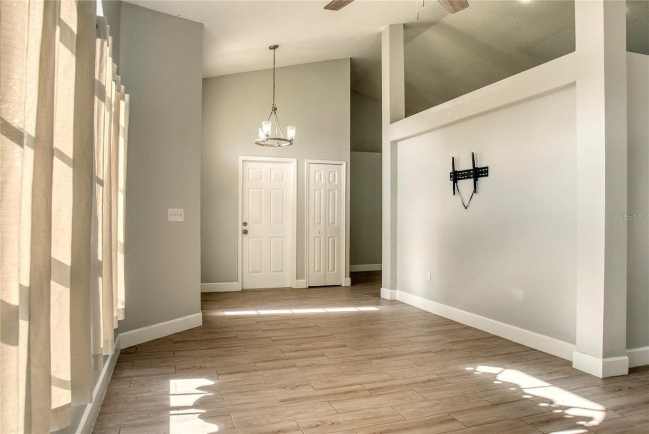 1447 Kingston Way - Photo 4 of 24