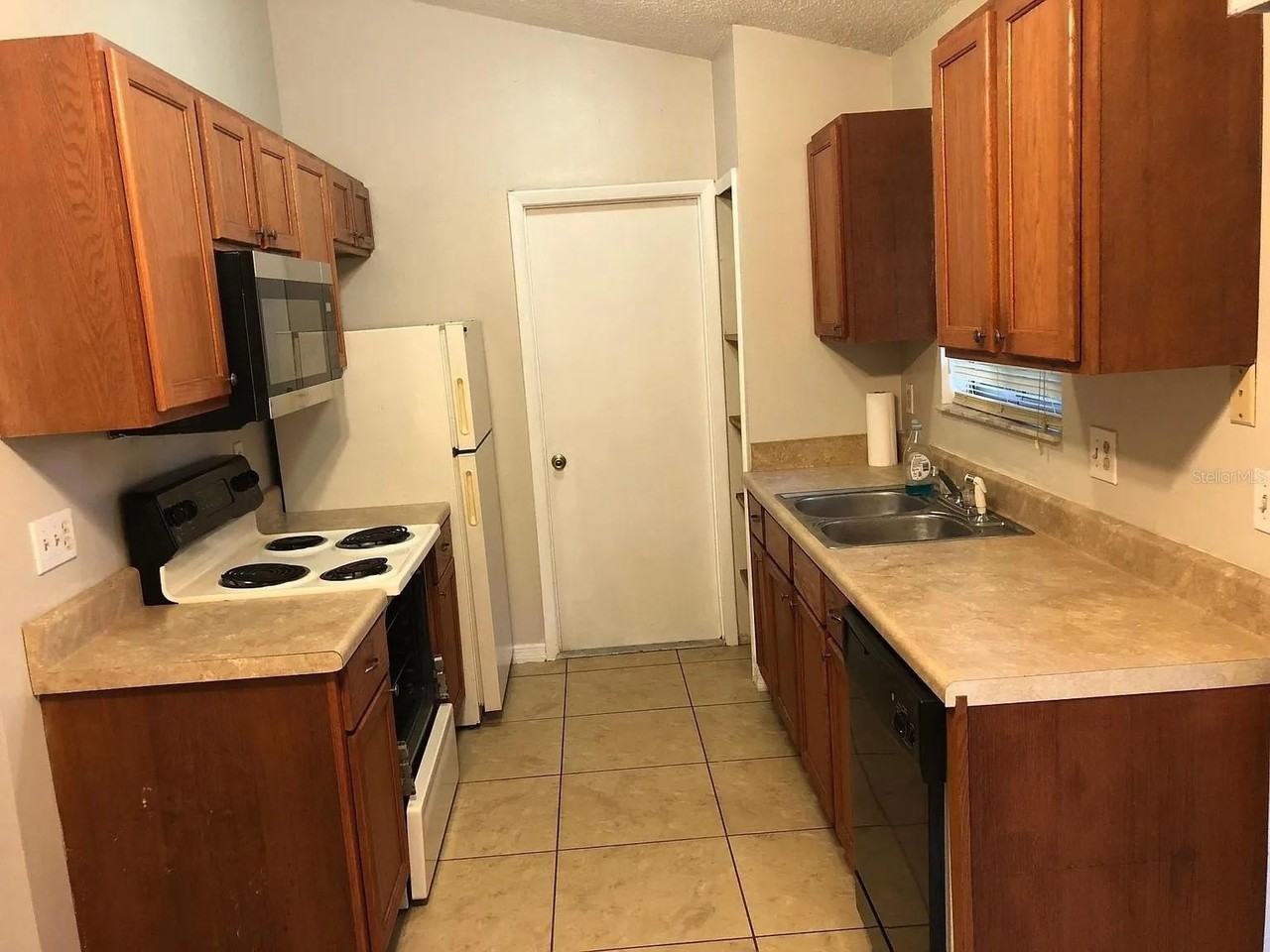 2523 Alexa Ct - Photo 2 of 11