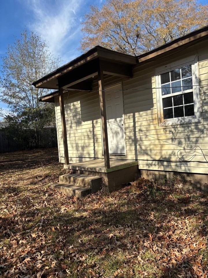 4311 Ashland Dr #1 - Photo 3 of 19