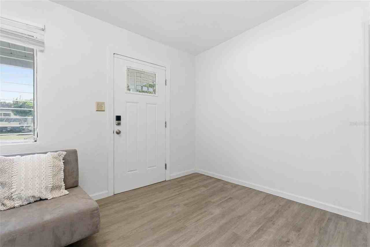 5481 47th Ave N - Photo 7 of 38