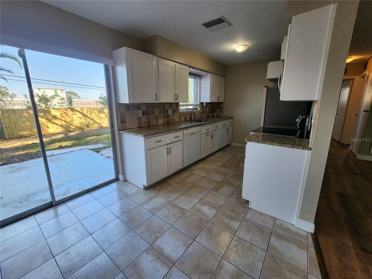 12909 83rd Ave - Photo 5 of 32