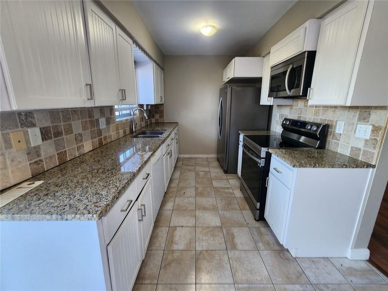 12909 83rd Ave - Photo 6 of 32