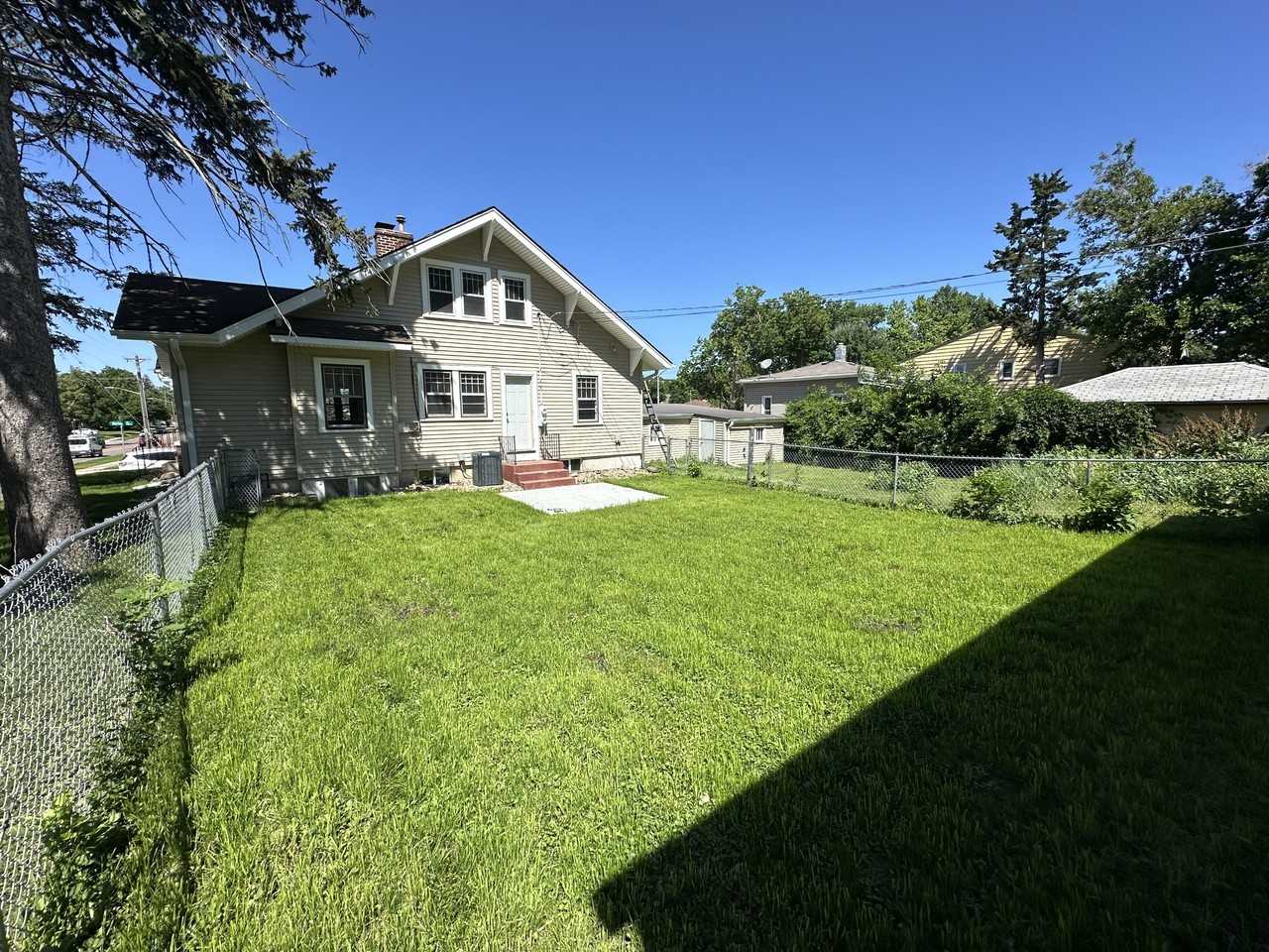 726 W 26th St #1 - Photo 5 of 9