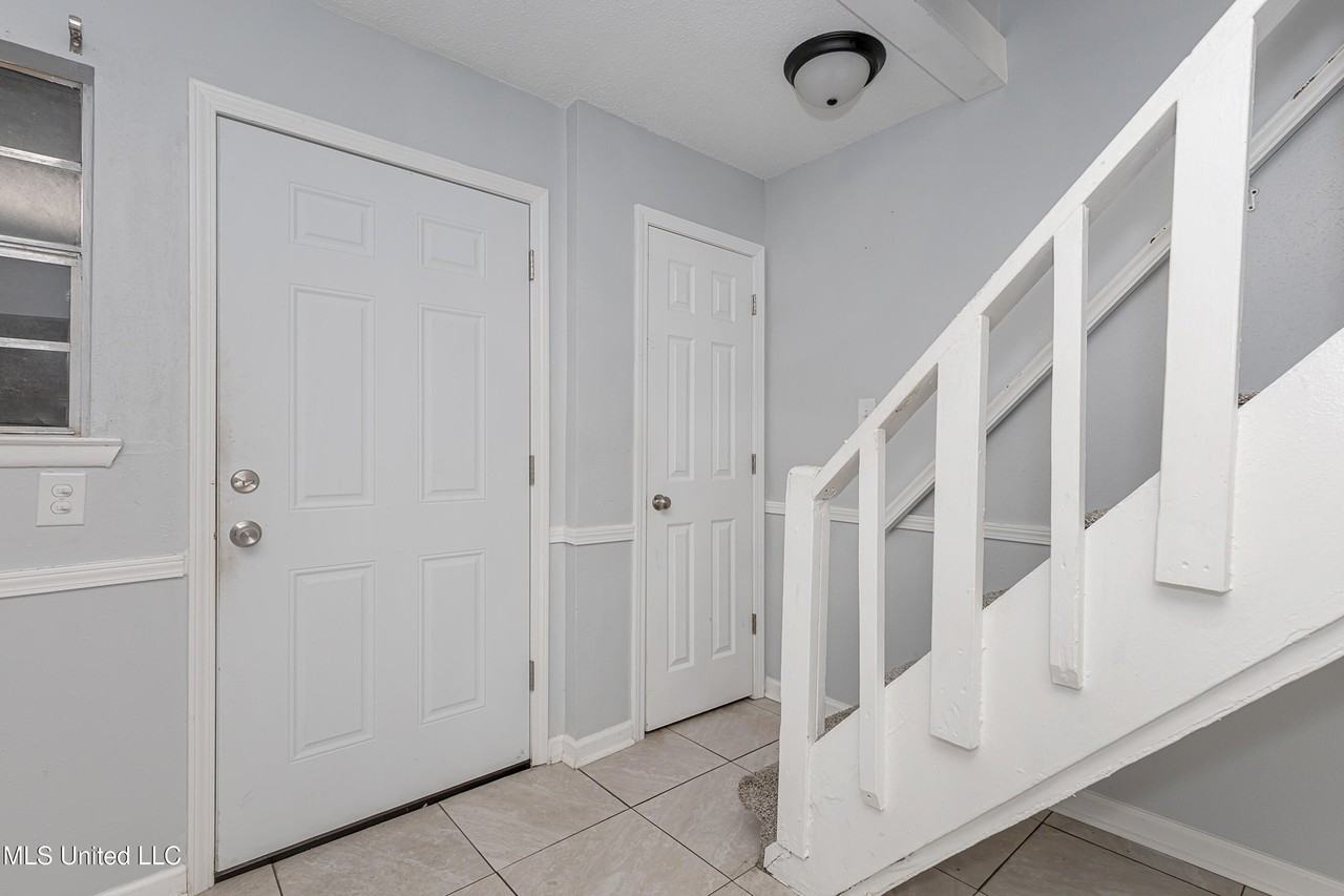 3419 Hospital St Apt 4 - Photo 2 of 37