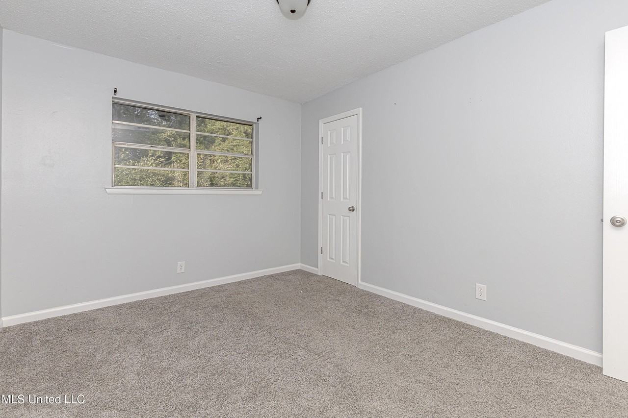 3419 Hospital St Apt 4 - Photo 3 of 37