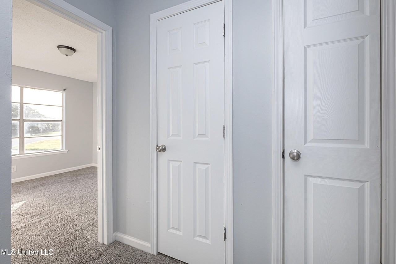 3419 Hospital St Apt 4 - Photo 4 of 37