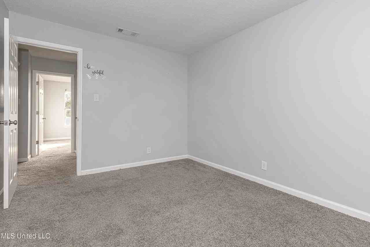 3419 Hospital St Apt 4 - Photo 5 of 37