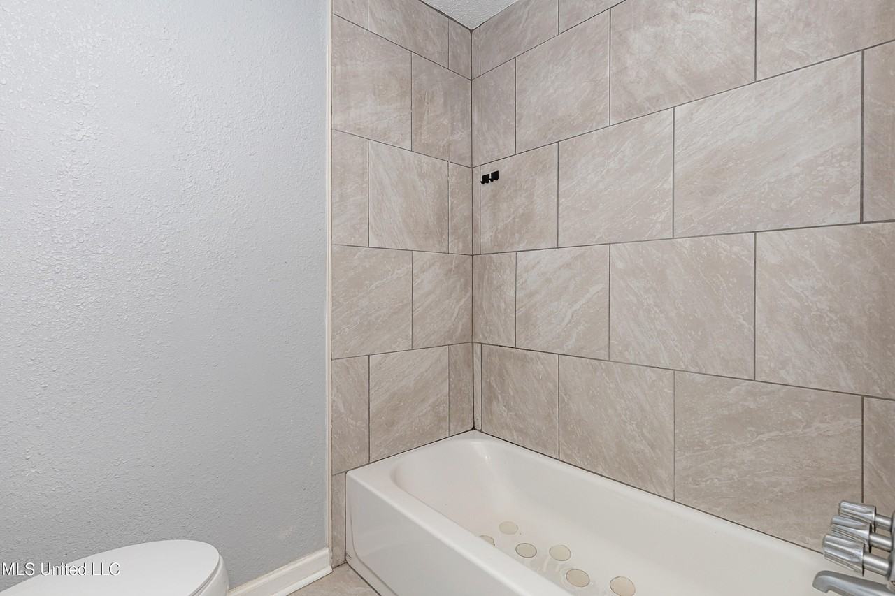 3419 Hospital St Apt 4 - Photo 7 of 37