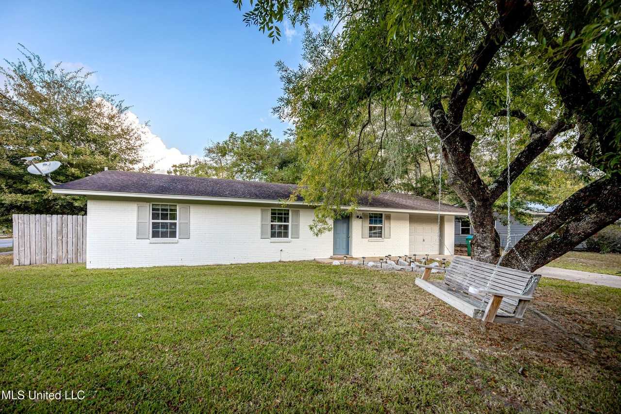 201 Audrey Cir - Photo 2 of 50