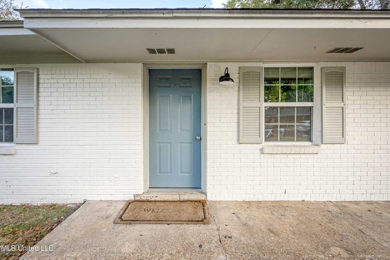 201 Audrey Cir - Photo 7 of 50