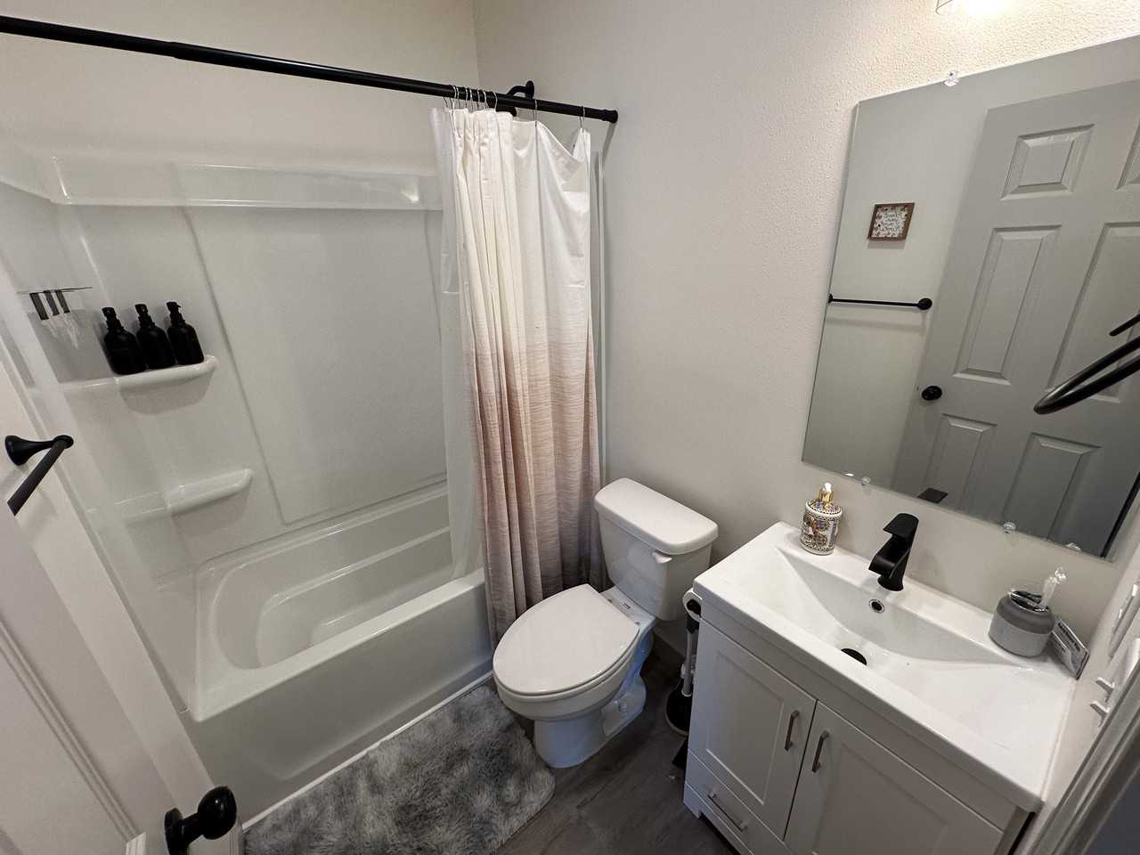 704 N Duluth Ave #1 - Photo 3 of 6