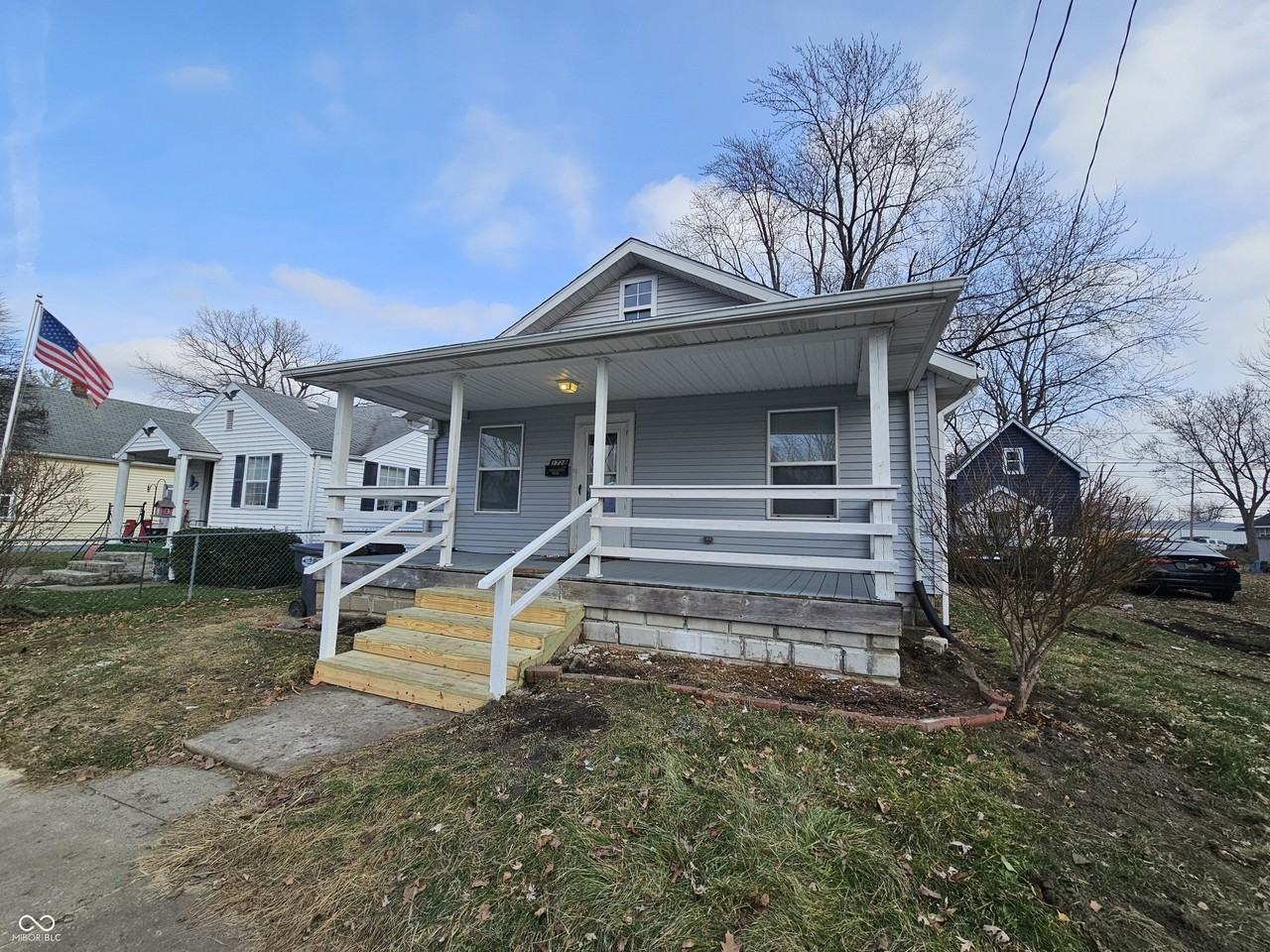 1728 Noble St - Photo 2 of 16