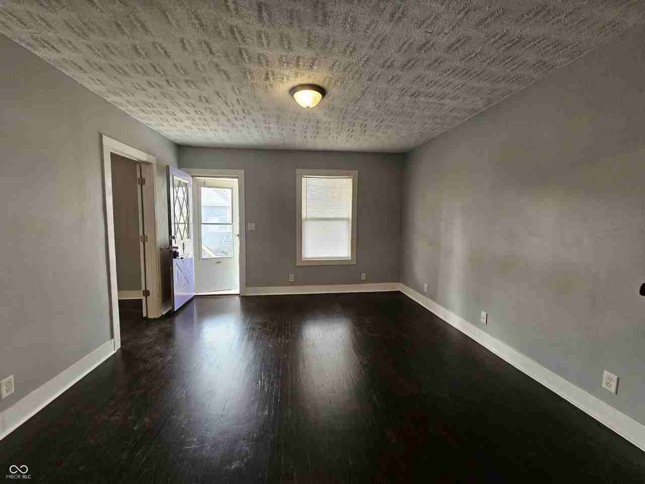 1728 Noble St - Photo 4 of 16