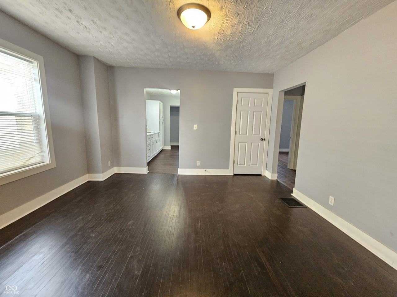 1728 Noble St - Photo 5 of 16