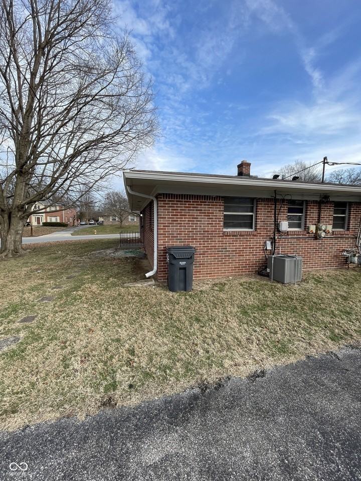 622 Brewer Pl - Photo 2 of 11