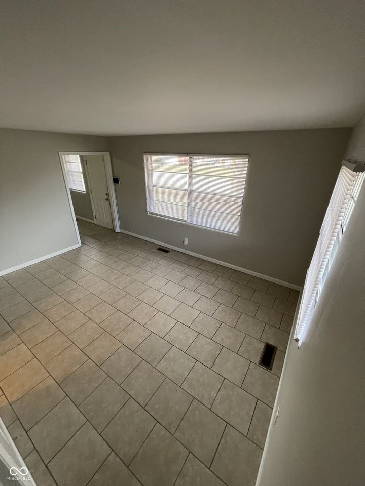 622 Brewer Pl - Photo 4 of 11