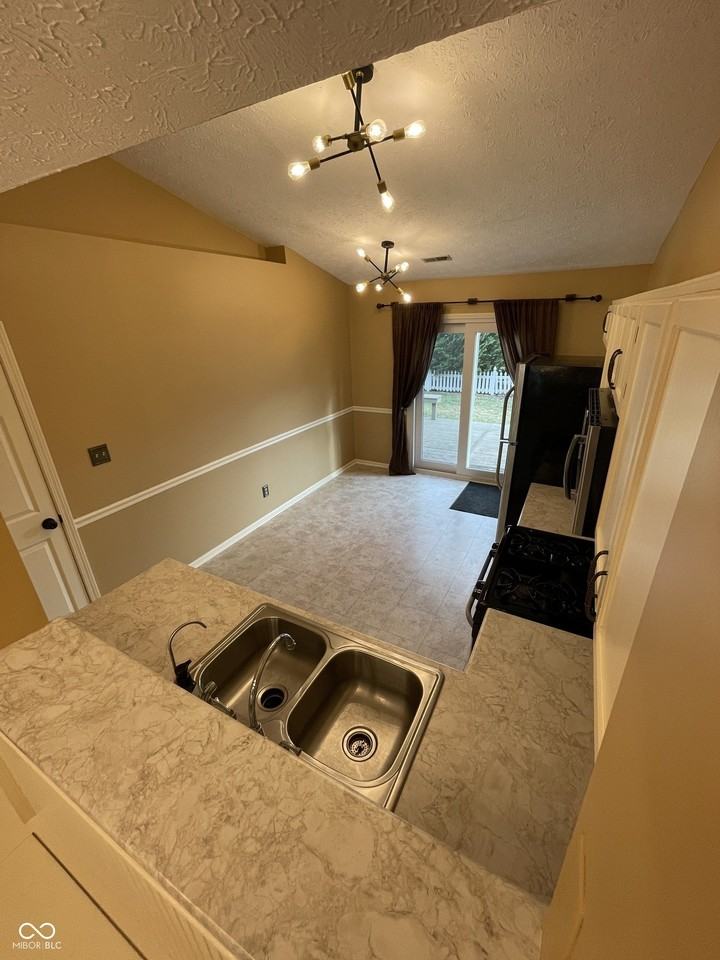 11135 Founders Pl - Photo 7 of 20