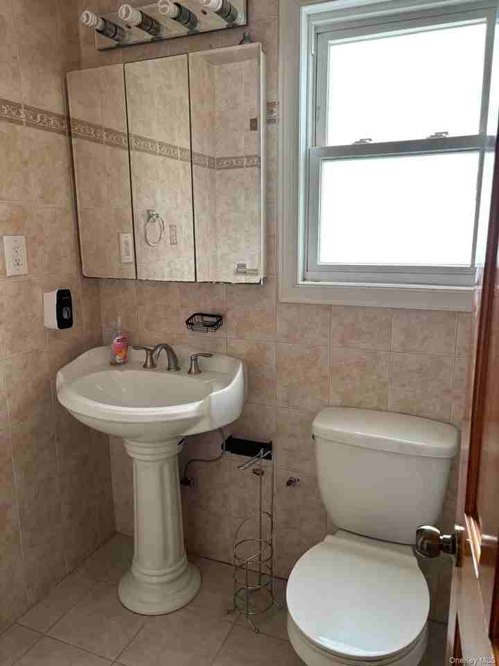 7520 167th St - Photo 4 of 7