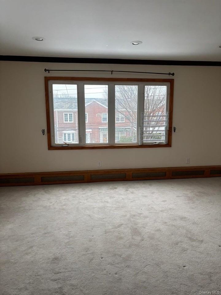 7520 167th St - Photo 6 of 7