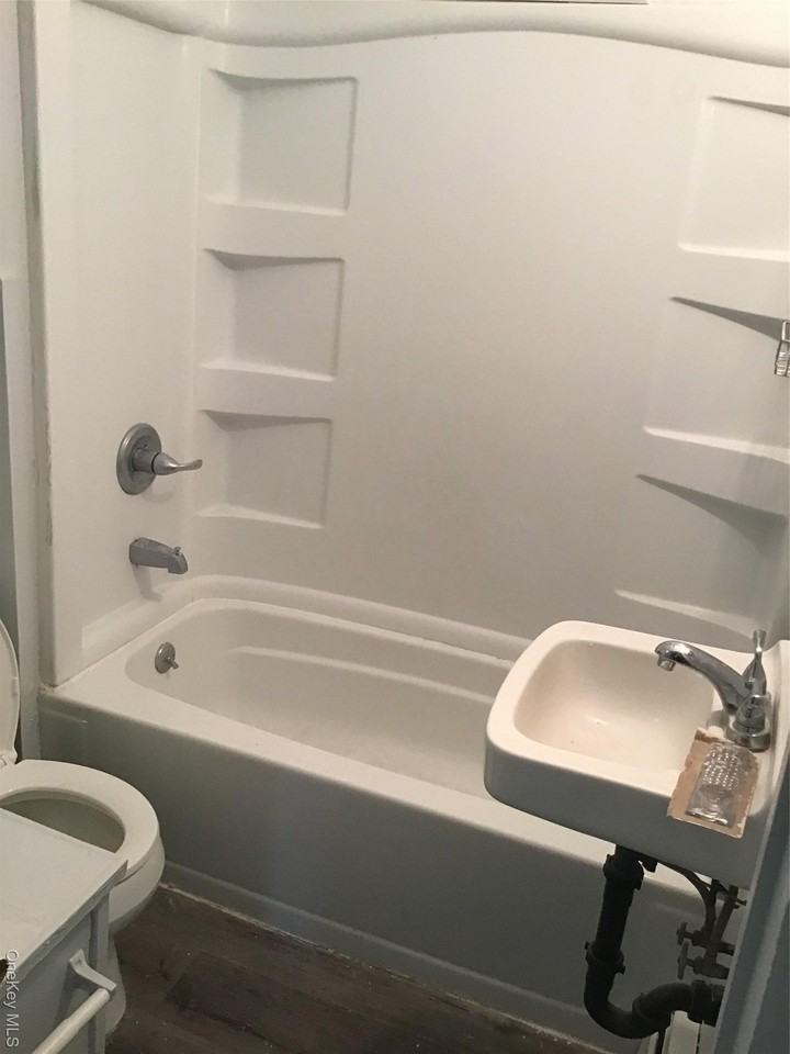 46 Benson St - Photo 7 of 11