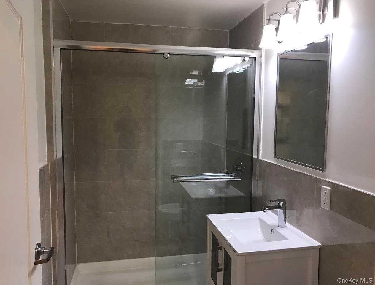 13517 Northern Blvd Apt 5d #5D - Photo 2 of 13