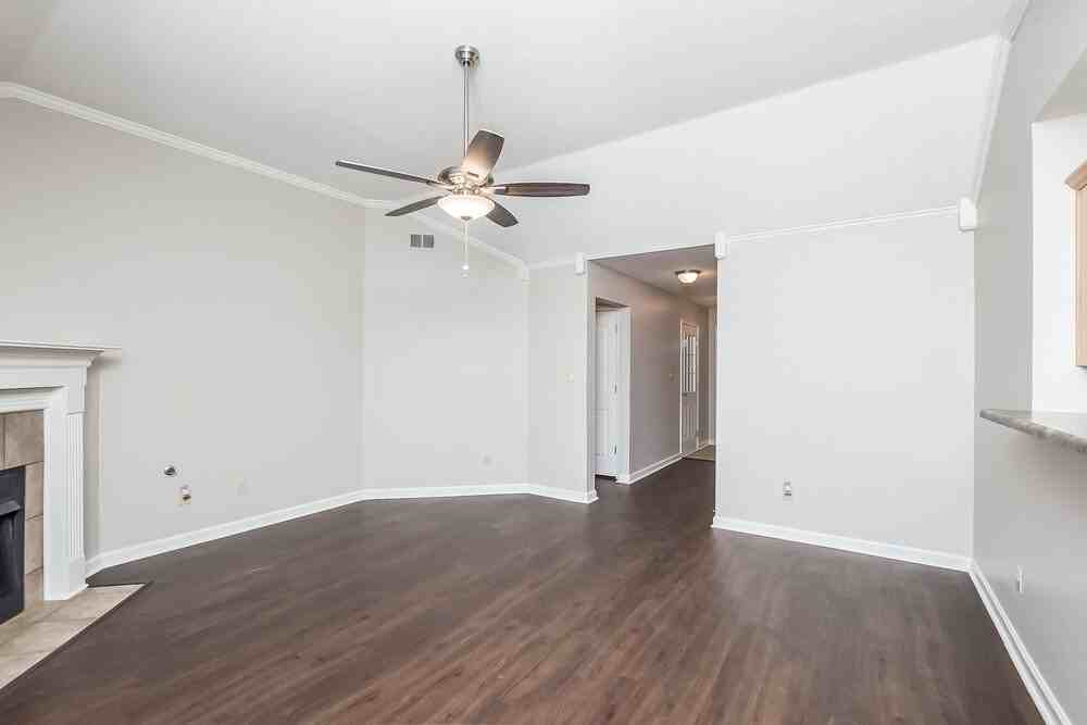 6284 Manchester Cv - Photo 2 of 15