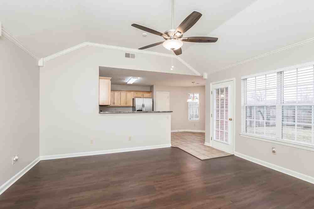 6284 Manchester Cv - Photo 4 of 15