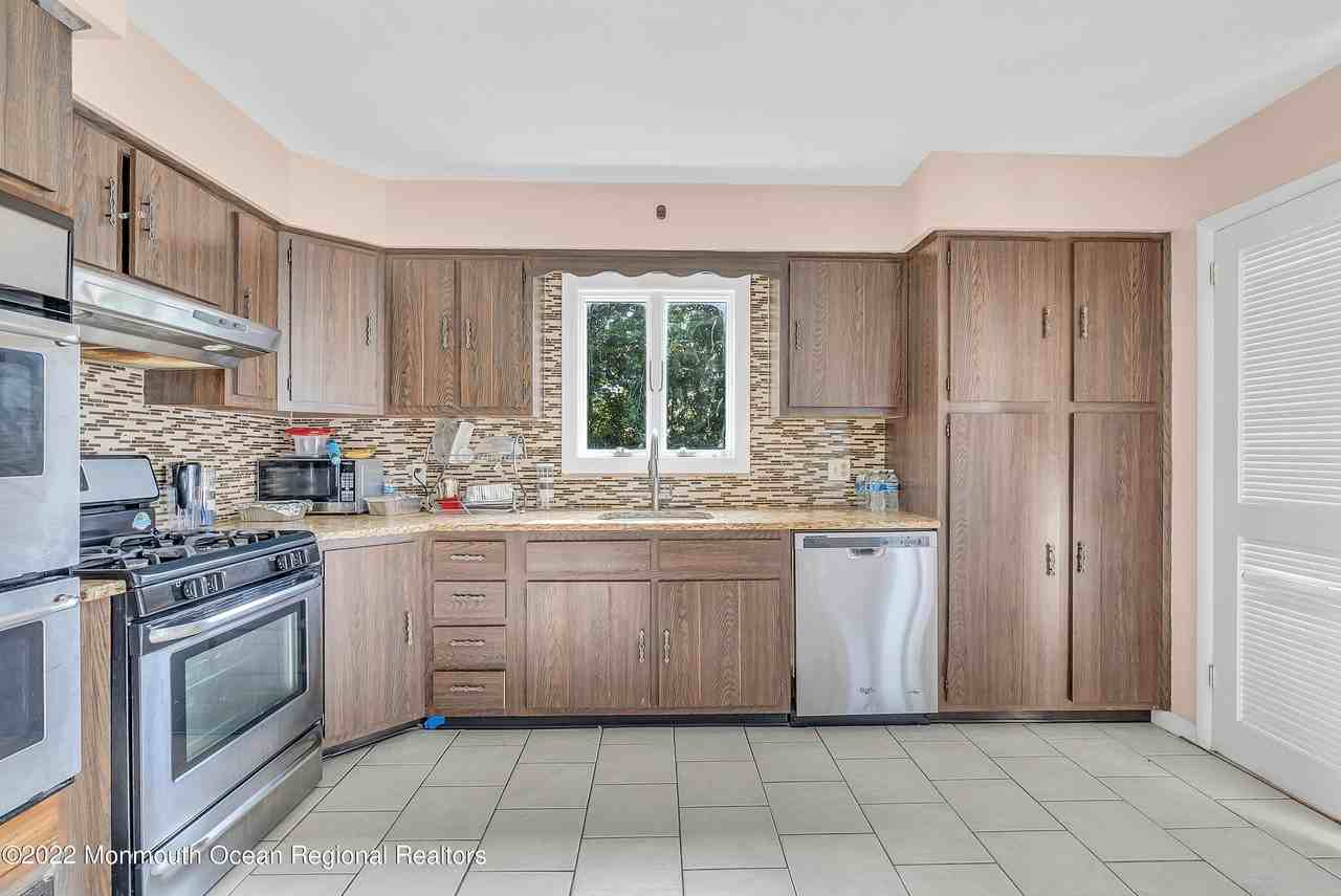 872 Red Oaks Dr - Photo 6 of 21