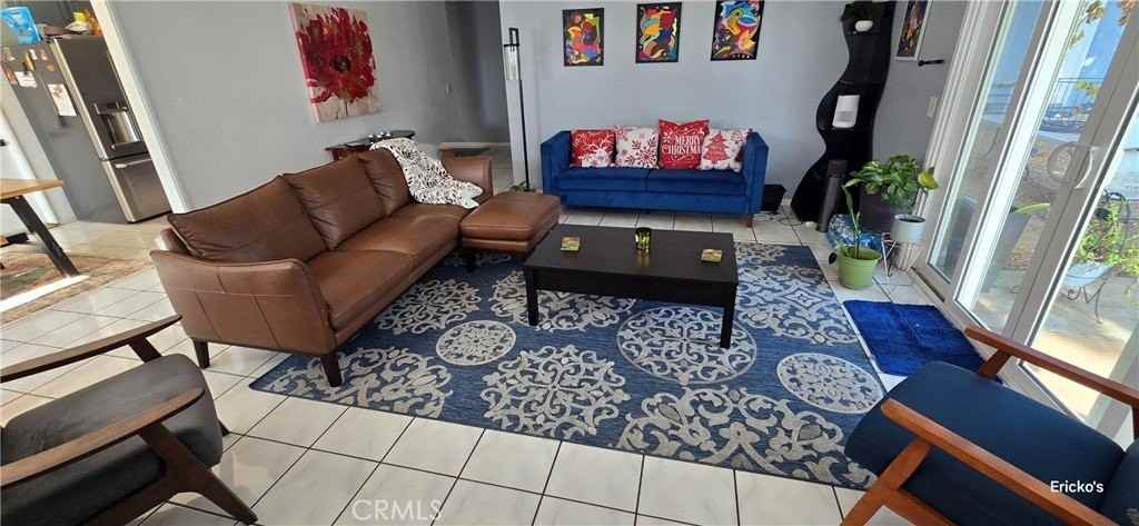 240 E Shady Grove Dr - Photo 2 of 5