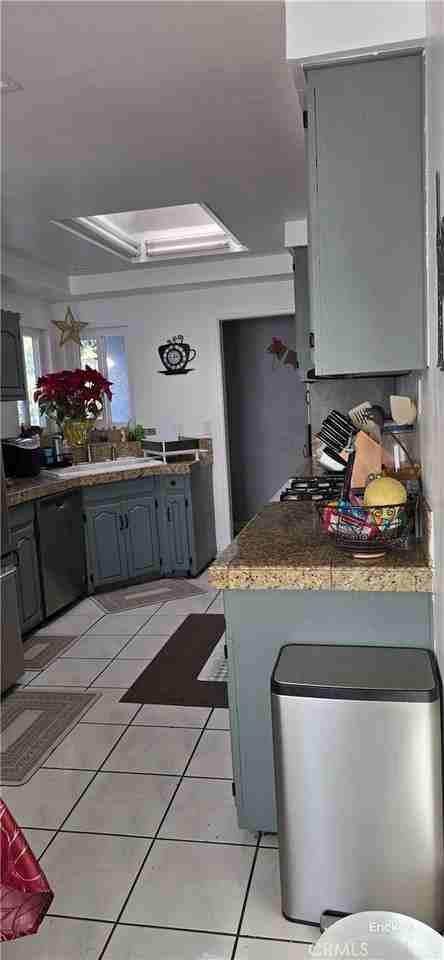 240 E Shady Grove Dr - Photo 4 of 5