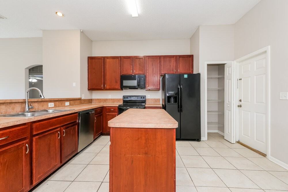 1302 Ardmore St - Photo 7 of 16