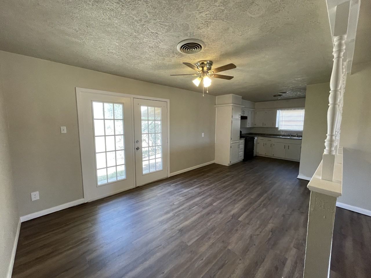 606 Bangor Ave - Photo 2 of 11