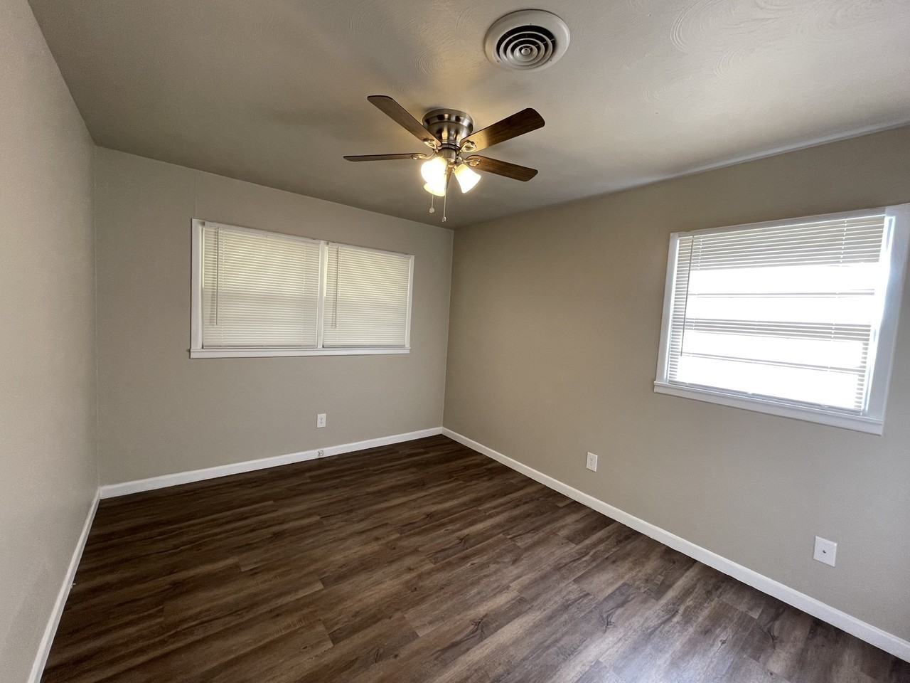 606 Bangor Ave - Photo 7 of 11