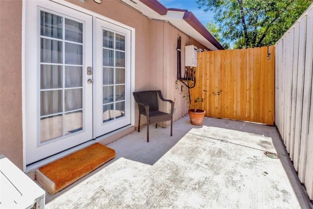 24017 Sylvan St - Photo 4 of 4