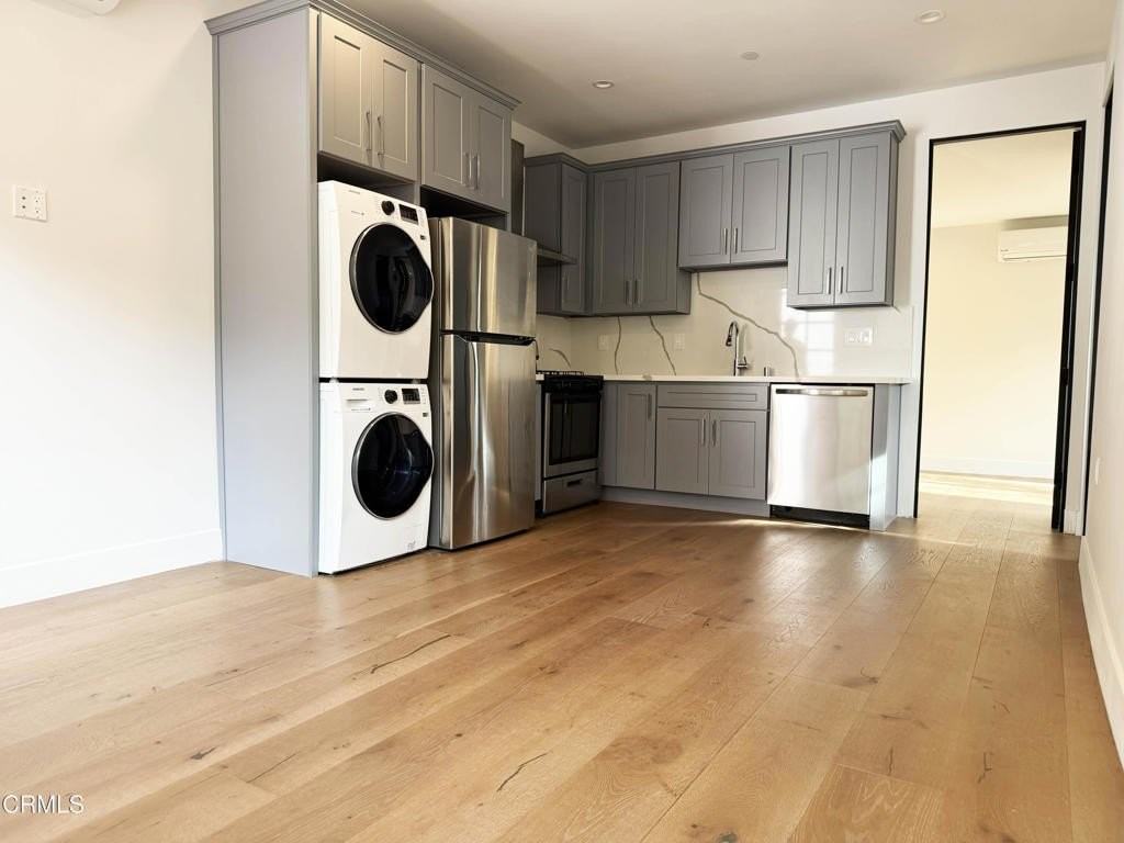 2412 Norwalk Ave - Photo 2 of 16