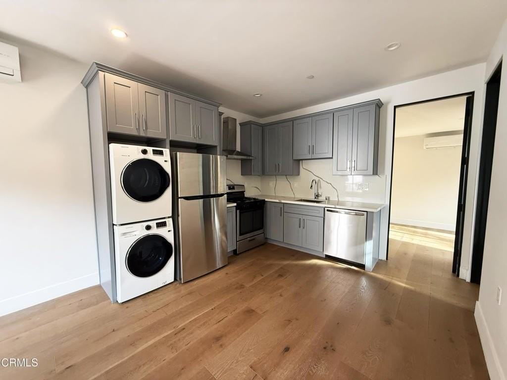 2412 Norwalk Ave - Photo 3 of 16