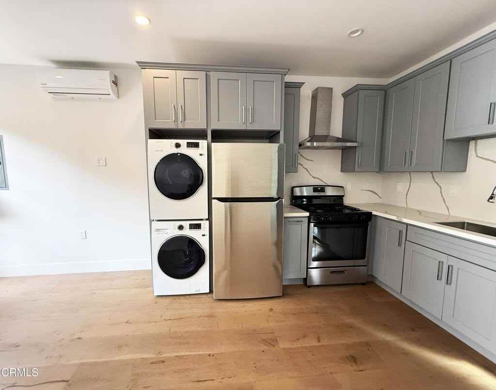 2412 Norwalk Ave - Photo 4 of 16