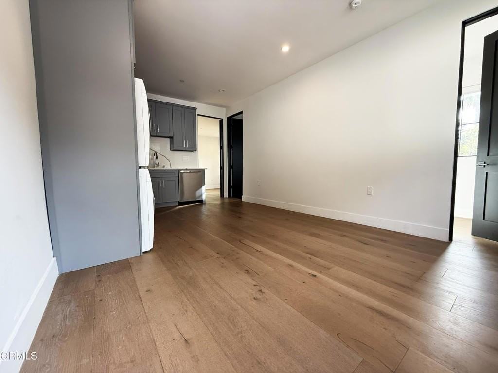 2412 Norwalk Ave - Photo 5 of 16