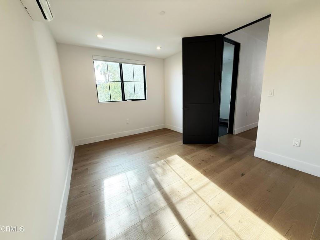 2412 Norwalk Ave - Photo 6 of 16