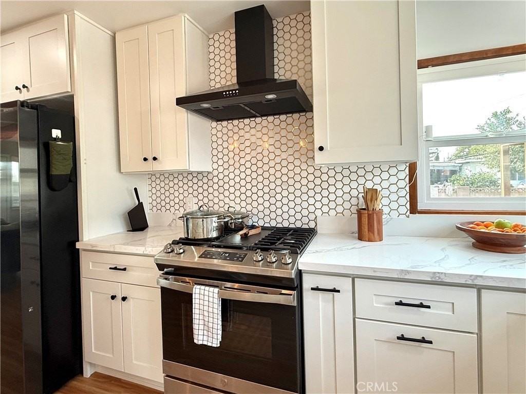 115 W Valencia Ave #B - Photo 2 of 25