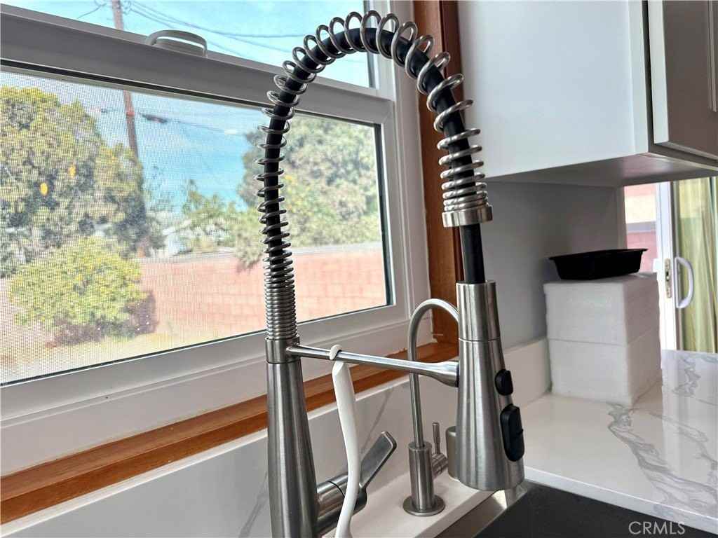 115 W Valencia Ave #B - Photo 6 of 25