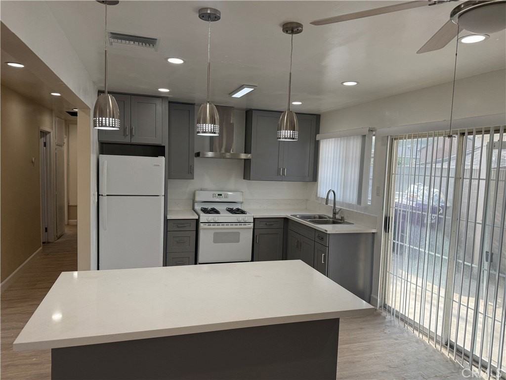 6933 Belhurst Ave - Photo 4 of 10